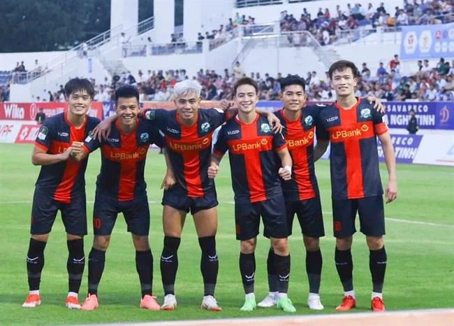 Minh họa quá trình thu thập dữ liệu người dùng an toàn tại 18win game, với các biểu tượng bảo mật và màu sắc thương hiệu